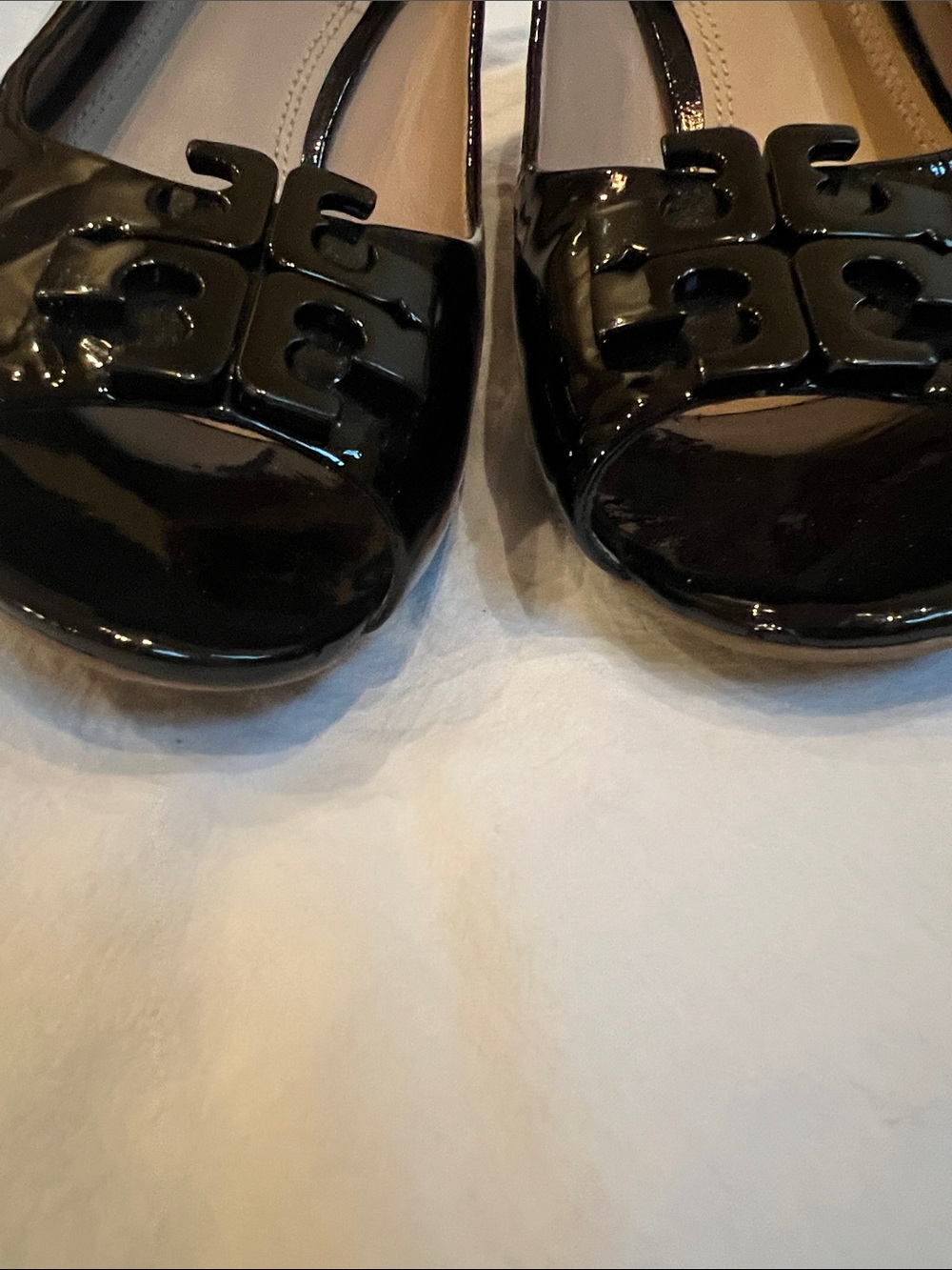 Tory Burch Black Patent Leather Wedge Flats with Logo peep toe 9M - Picture 10 of 10